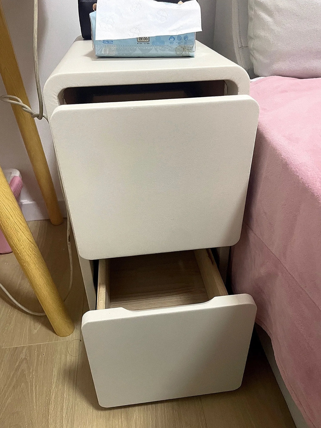 Nachttisch aus massivem Holz mit 2 Schubladen, ohne Bein-Design, kleiner Nachttisch für Schlafzimmer, minimalistischer schmaler Aufbewahrungsschrank