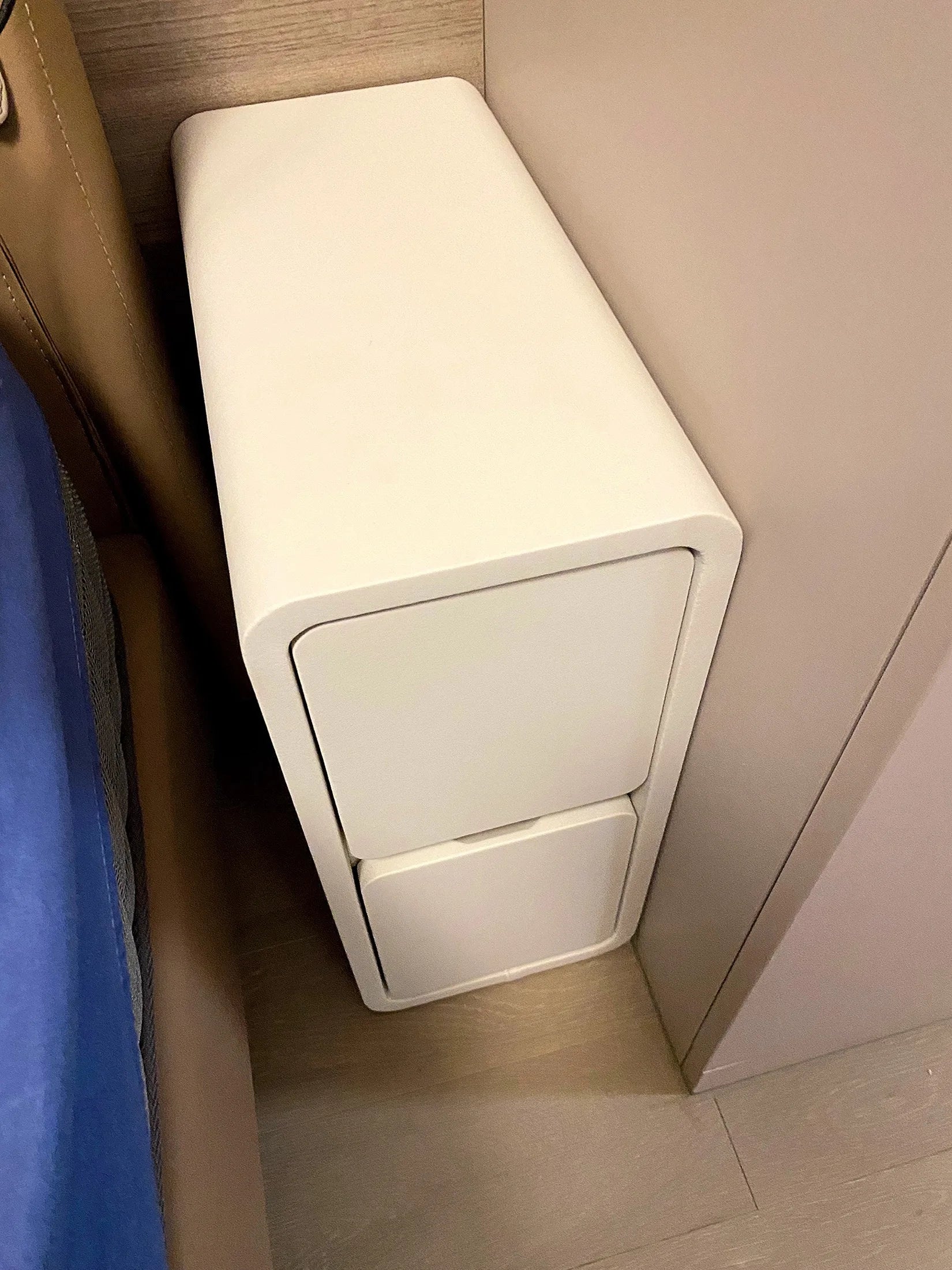 Nachttisch aus massivem Holz mit 2 Schubladen, ohne Bein-Design, kleiner Nachttisch für Schlafzimmer, minimalistischer schmaler Aufbewahrungsschrank