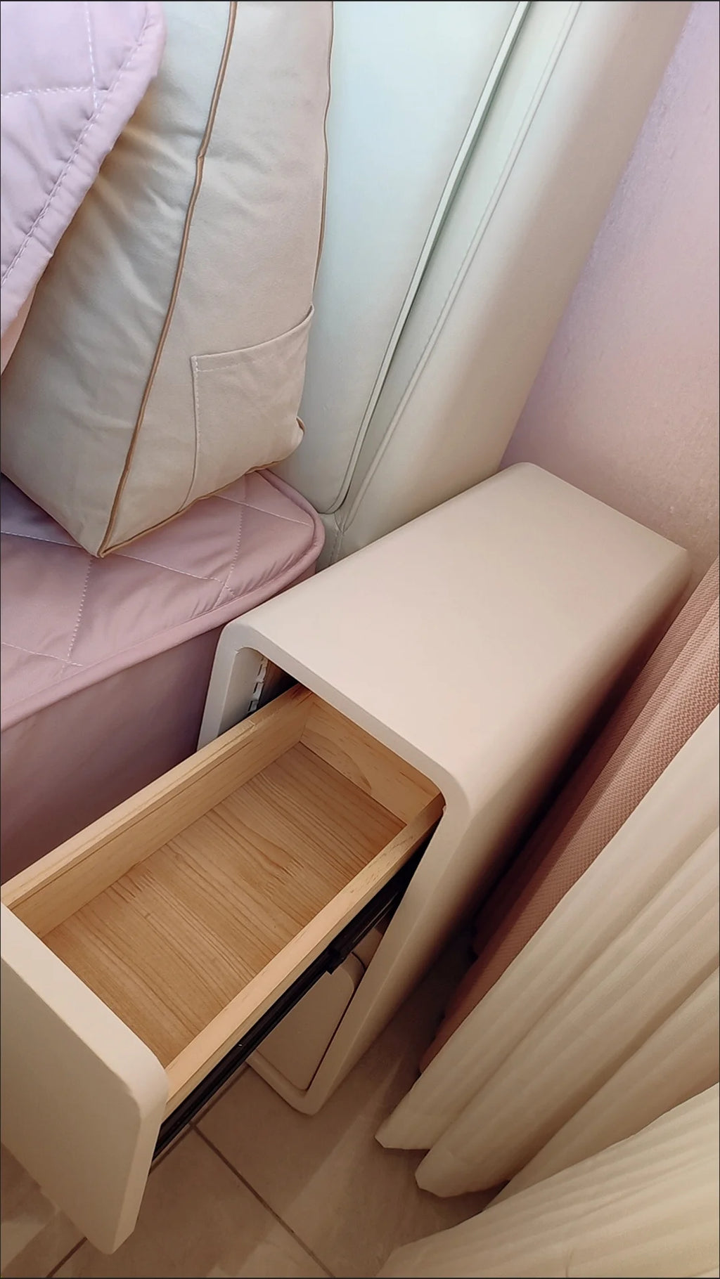 Nachttisch aus massivem Holz mit 2 Schubladen, ohne Bein-Design, kleiner Nachttisch für Schlafzimmer, minimalistischer schmaler Aufbewahrungsschrank