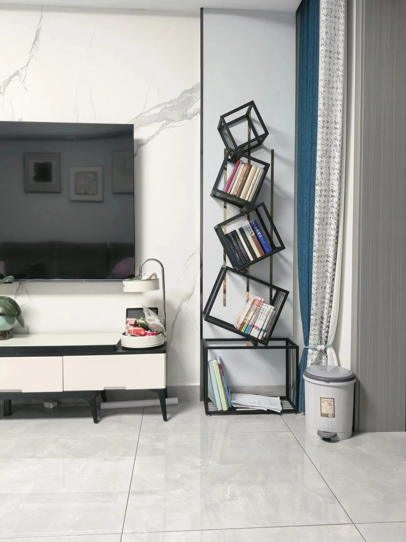 Modernes Wohnzimmer-Dekor, Kunstregal aus Eisen, Büro- und Arbeitszimmer-Bücherregal, mehrschichtiges Lagerregal zum Organisieren von Büchern und Dekorationen