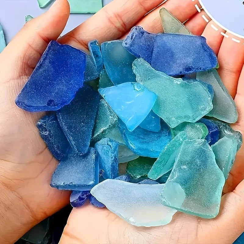 Basteldekorationen, meerfarbene Glasscheiben, helle mattierte Vase mit Glas eingelegt, Strandhochzeitsfeierdekorationen, Heimdekoration