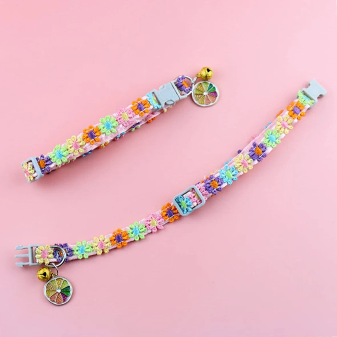Haustier halsband mit Glocke Cartoon Fußabdruck bunte Hund Welpen Kätzchen Halsband verstellbare Sicherheit Glocke Ring Halskette Haustier Zubehör
