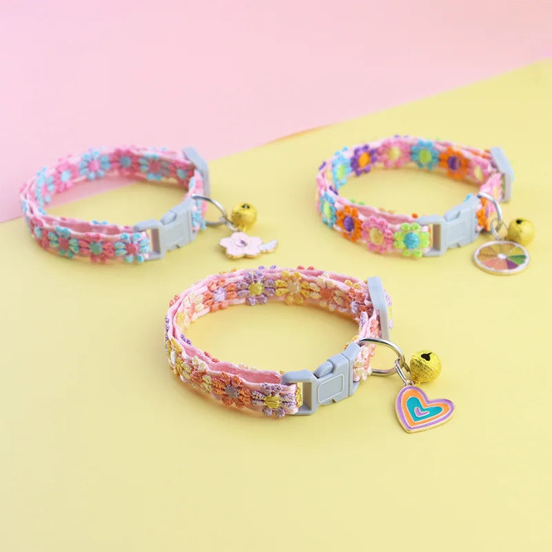 Haustier halsband mit Glocke Cartoon Fußabdruck bunte Hund Welpen Kätzchen Halsband verstellbare Sicherheit Glocke Ring Halskette Haustier Zubehör