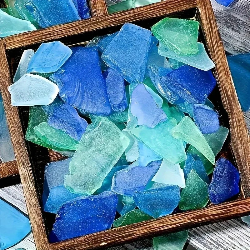 Basteldekorationen, meerfarbene Glasscheiben, helle mattierte Vase mit Glas eingelegt, Strandhochzeitsfeierdekorationen, Heimdekoration