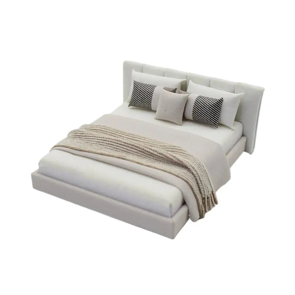 Schlafzimmer-Miniatur-Doppelbett und Bettwäsche, neue Miniaturmöbel im cremefarbenen Stil, realistisches modernes Innendesign, Raumszene
