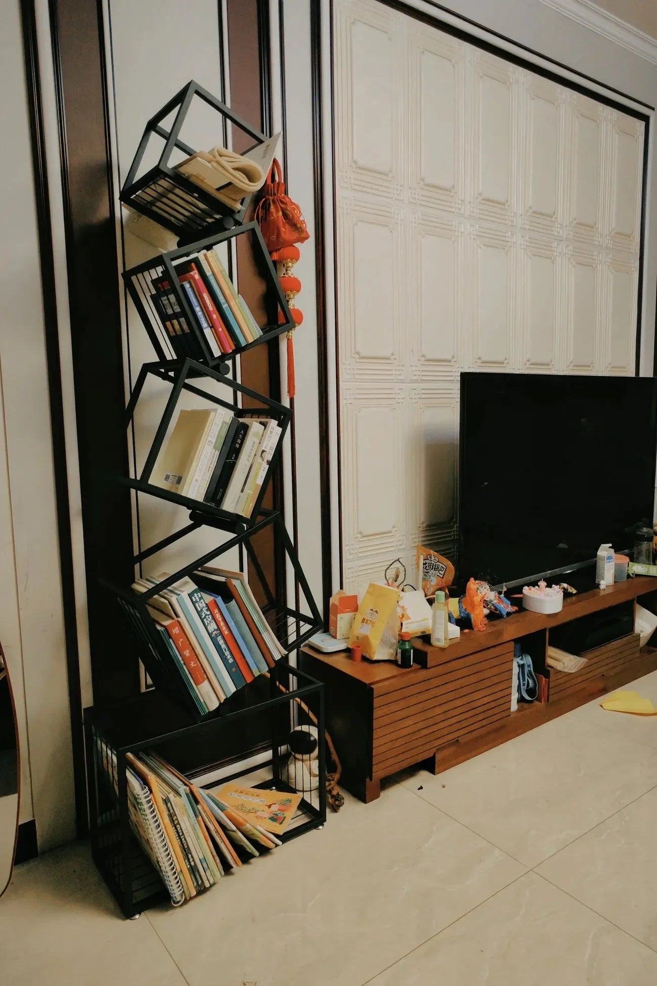 Modernes Wohnzimmer-Dekor, Kunstregal aus Eisen, Büro- und Arbeitszimmer-Bücherregal, mehrschichtiges Lagerregal zum Organisieren von Büchern und Dekorationen