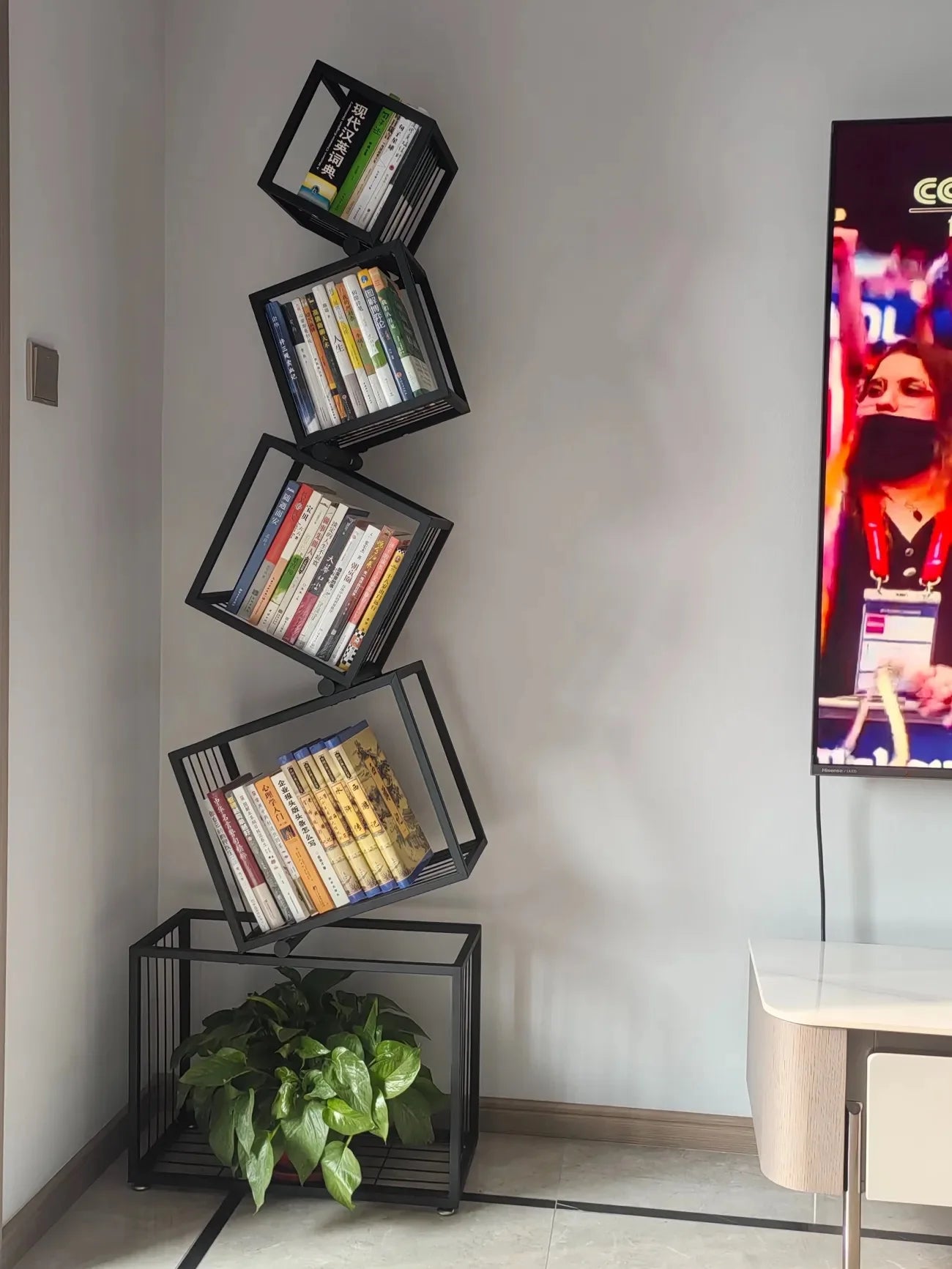 Modernes Wohnzimmer-Dekor, Kunstregal aus Eisen, Büro- und Arbeitszimmer-Bücherregal, mehrschichtiges Lagerregal zum Organisieren von Büchern und Dekorationen