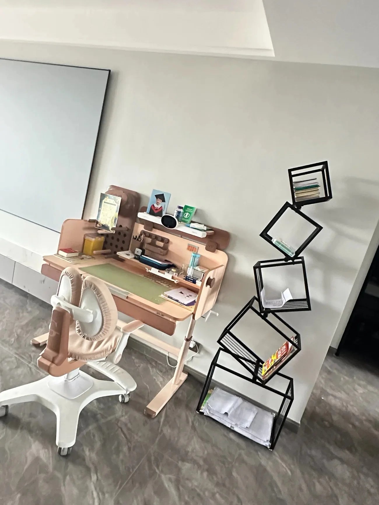 Modernes Wohnzimmer-Dekor, Kunstregal aus Eisen, Büro- und Arbeitszimmer-Bücherregal, mehrschichtiges Lagerregal zum Organisieren von Büchern und Dekorationen